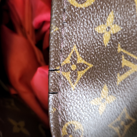 Authentic Louis Vuitton Artsy MM Monogram Empreinte Leather Handbag - Picture 5 of 16